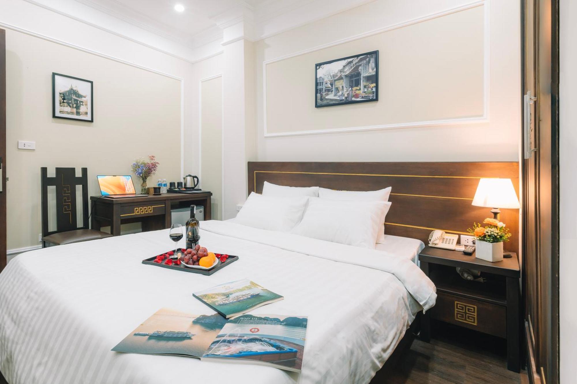 Ha Noi Lake View Hotel & Travel Hanoi Exterior photo
