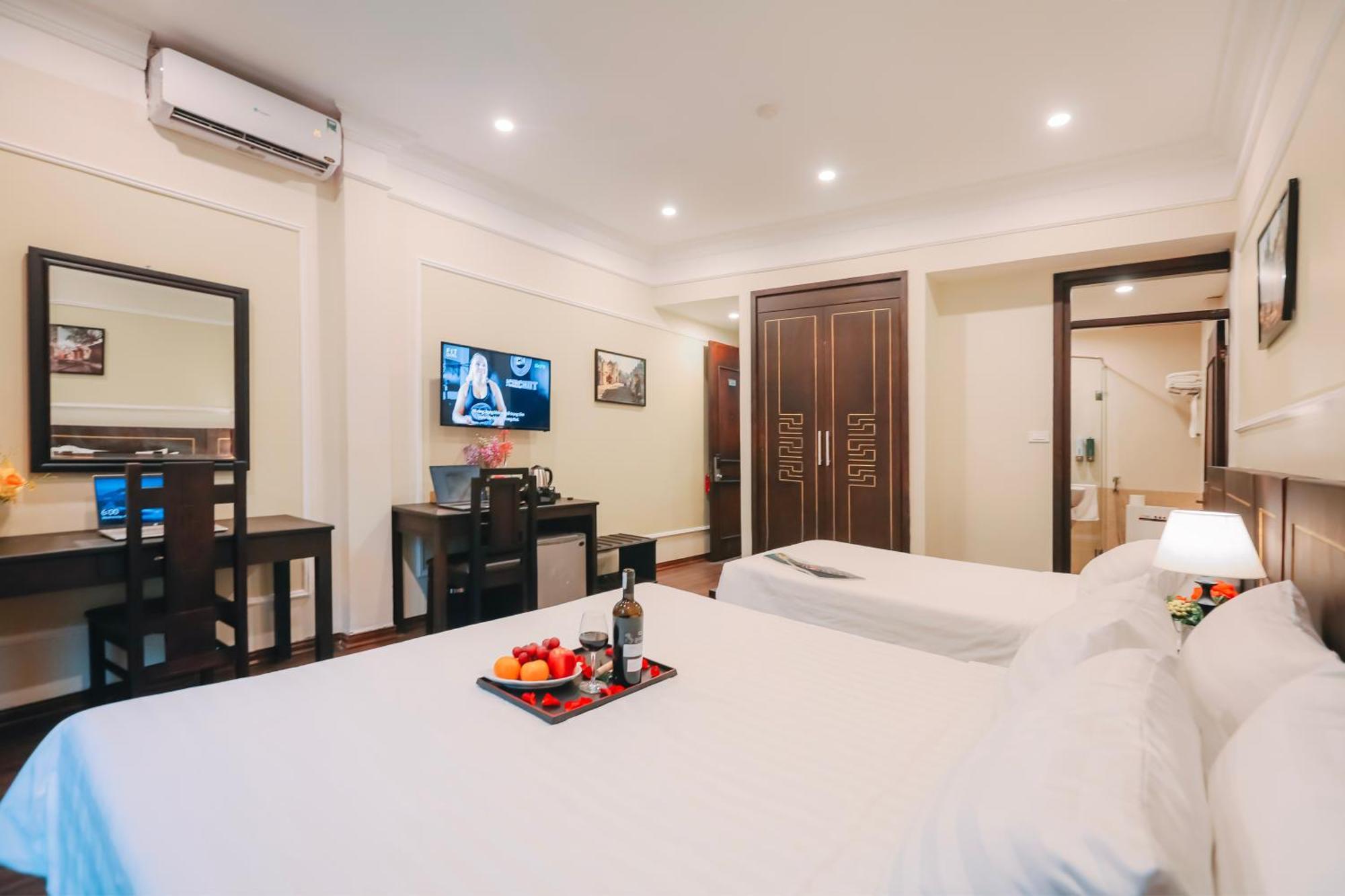 Ha Noi Lake View Hotel & Travel Hanoi Exterior photo
