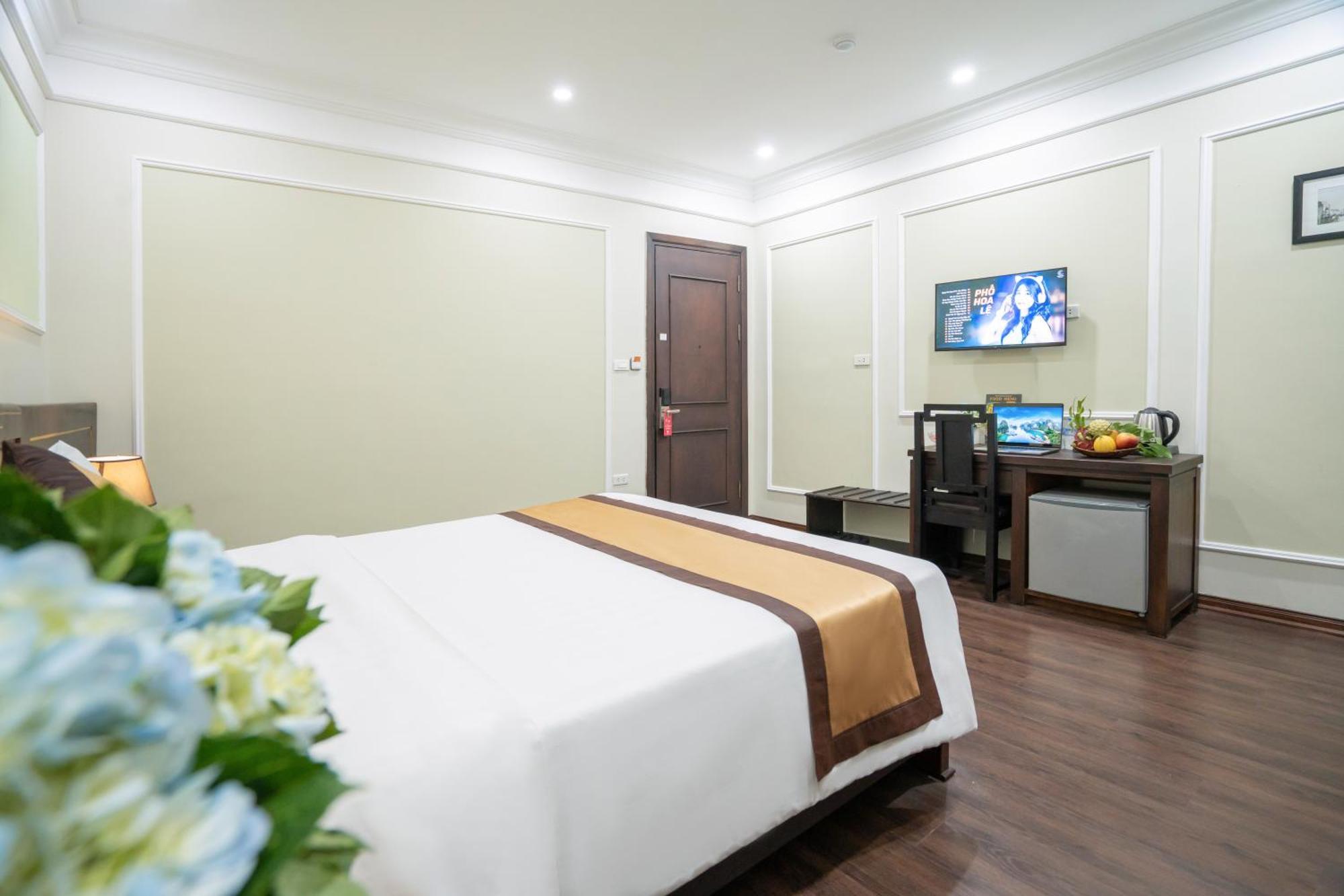 Ha Noi Lake View Hotel & Travel Hanoi Exterior photo