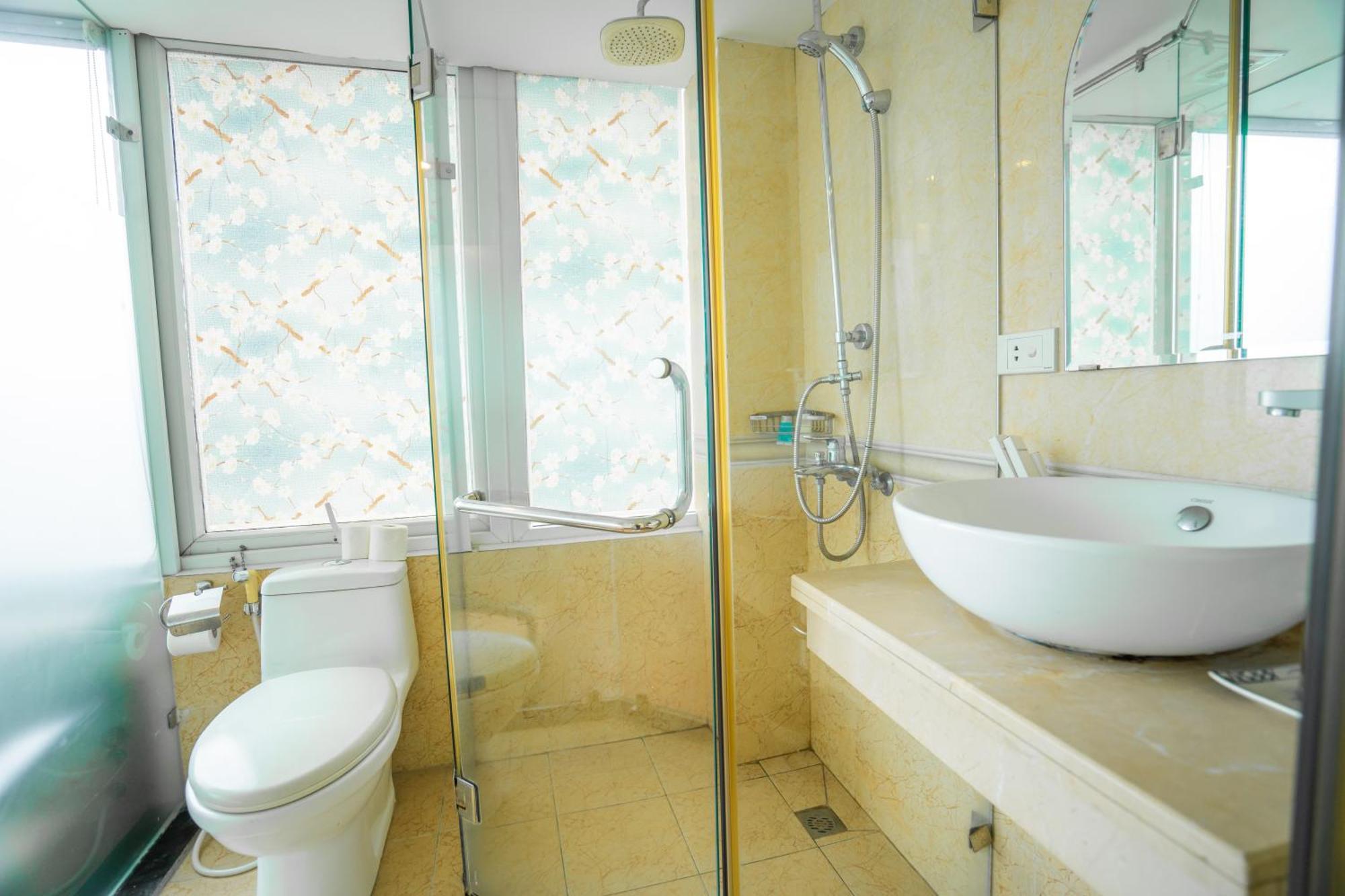 Ha Noi Lake View Hotel & Travel Hanoi Exterior photo