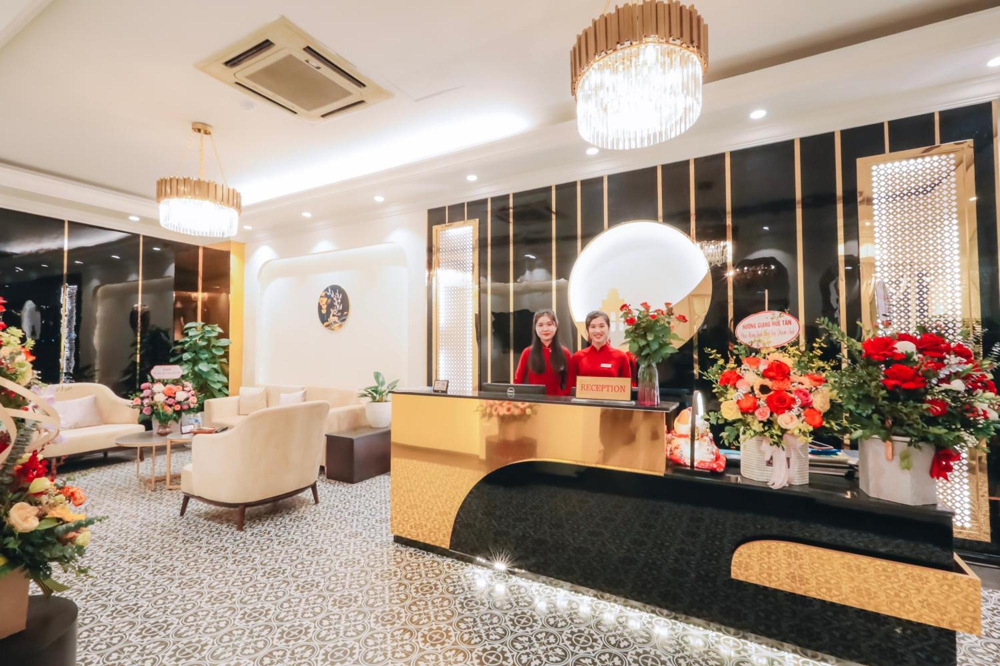 Ha Noi Lake View Hotel & Travel Hanoi Exterior photo