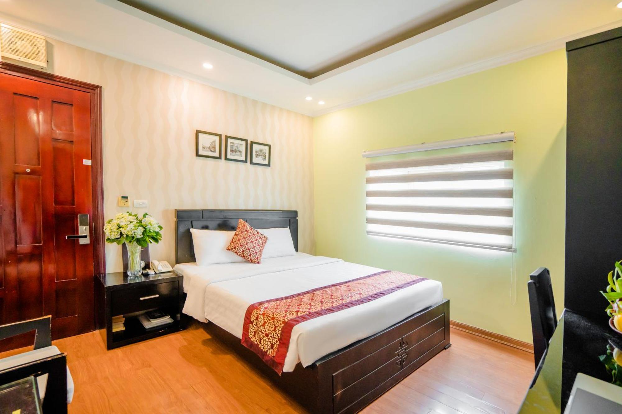 Ha Noi Lake View Hotel & Travel Hanoi Exterior photo